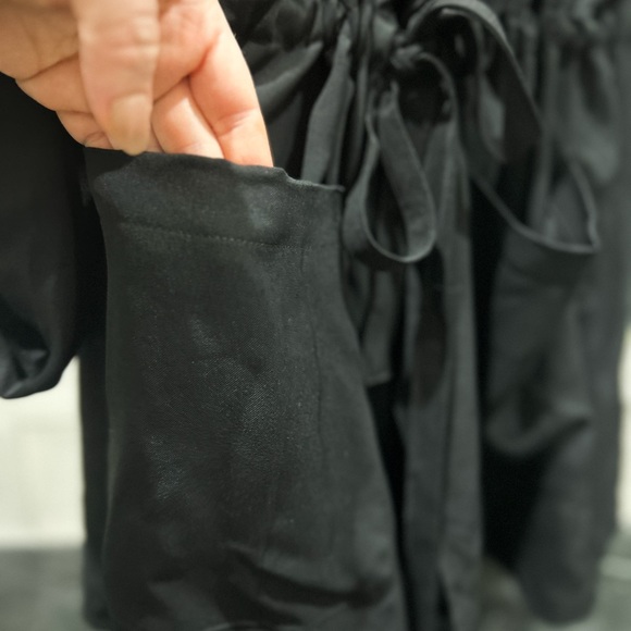 L/XL LIGHT WEIGHT black jacket, soft canvas w/ drawstring waist.TGLA Francesca’s - Picture 7 of 7